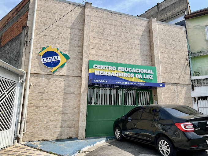 Fachada do Centro Educacional Mensageiros da Luz em Carapicuíba